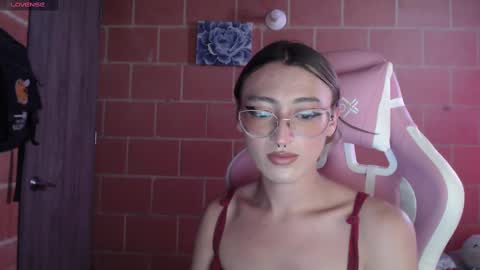 Snapshot of andrea_camila chatting on 7, 10, 2025 Andrea online show from 7, 10, 2025