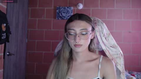 Snapshot of andrea_camila chatting on 14, 10, 2025 Andrea online show from 14, 10, 2025