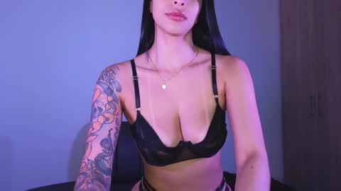 Snapshot of andrea_torres_ chatting on 2, 2, 2025 online show from 2, 2, 2025