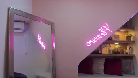 Snapshot of andrecastaneda chatting on 15, 11, 2025 Andre Castaneda online show from 15, 11, 2025