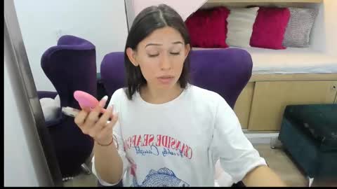 Snapshot of andrecastaneda chatting on 18, 11, 2025 Andre Castaneda online show from 18, 11, 2025