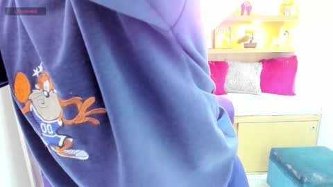 Snapshot of andrecastaneda chatting on 26, 11, 2025 Andre Castaneda online show from 26, 11, 2025