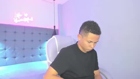 Snapshot of andres1_8 chatting on 21, 11, 2025 IM ANDRES online show from 21, 11, 2025