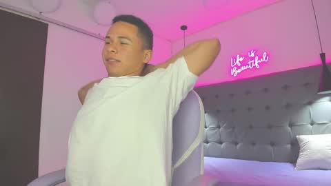 Snapshot of andres1_8 chatting on 23, 11, 2025 IM ANDRES online show from 23, 11, 2025