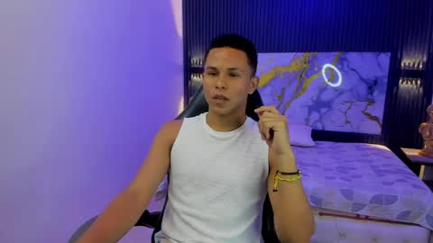 Snapshot of andres1_8 chatting on 6, 4, 2026 IM ANDRES online show from 6, 4, 2026