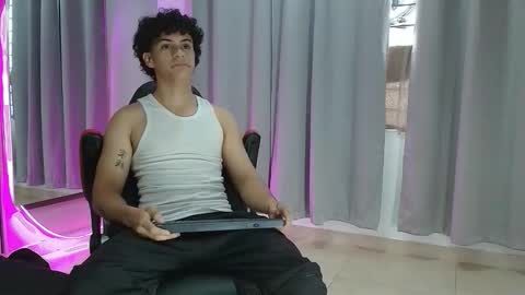 Snapshot of andres_cream chatting on 6, 10, 2025 andres_cream online show from 6, 10, 2025