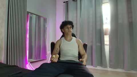 Snapshot of andres_cream chatting on 7, 10, 2025 andres_cream online show from 7, 10, 2025