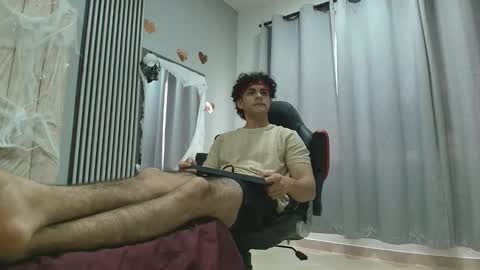 Snapshot of andres_cream chatting on 13, 10, 2025 andres_cream online show from 13, 10, 2025