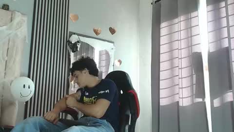 Snapshot of andres_cream chatting on 14, 10, 2025 andres_cream online show from 14, 10, 2025