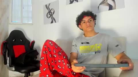 Snapshot of andres_cream chatting on 17, 10, 2025 andres_cream online show from 17, 10, 2025