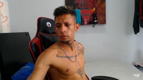 Snapshot of andres_white chatting on 4, 11, 2025 Andres white online show from 4, 11, 2025