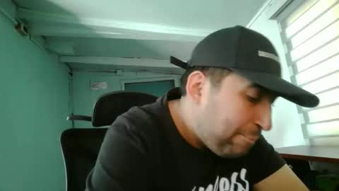 Snapshot of andresby0x chatting on 5, 12, 2025 andresby0x online show from 5, 12, 2025