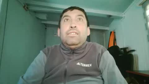 Snapshot of andresby0x chatting on 18, 12, 2025 andresby0x online show from 18, 12, 2025