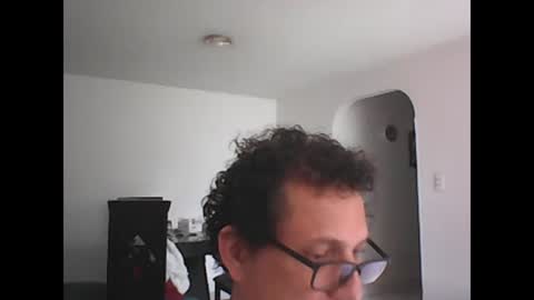 Snapshot of andresfloga chatting on 3, 11, 2025 andresfloga online show from 3, 11, 2025