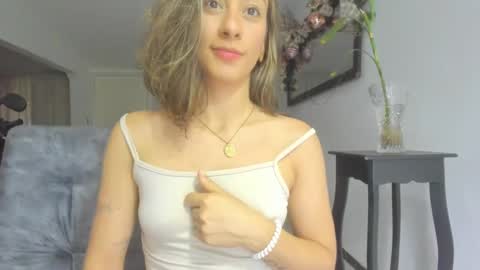 Snapshot of andresgiraldo1 chatting on 5, 1, 2025 Isa --------- online show from 5, 1, 2025