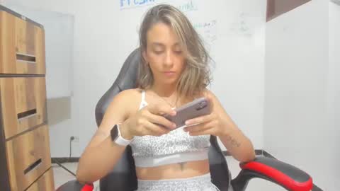 Snapshot of andresgiraldo1 chatting on 19, 1, 2025 Isa --------- online show from 19, 1, 2025