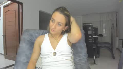 Snapshot of andresgiraldo1 chatting on 5, 2, 2025 Isa --------- online show from 5, 2, 2025