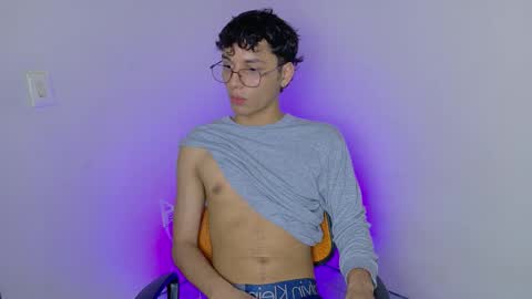 Snapshot of andrew_dann chatting on 25, 11, 2025 andres online show from 25, 11, 2025