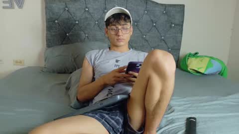 Snapshot of andrew_dann chatting on 15, 3, 2026 andres online show from 15, 3, 2026