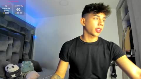 Snapshot of andrew_twink18 chatting on 27, 2, 2025 Andrew M. online show from 27, 2, 2025