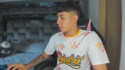 Snapshot of andrew_twink18 chatting on 8, 9, 2025 Andrew M. online show from 8, 9, 2025