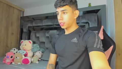 Snapshot of andrew_twink18 chatting on 7, 10, 2025 Andrew M. online show from 7, 10, 2025