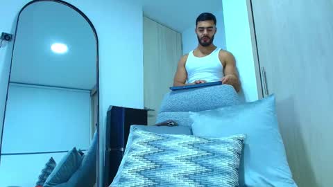 Snapshot of andrew_west_ chatting on 17, 9, 2025 ANDREW WEST online show from 17, 9, 2025