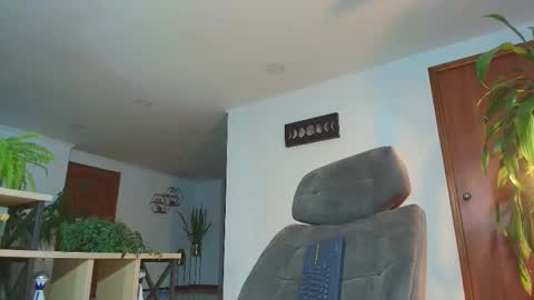 Snapshot of andrew_west_ chatting on 19, 11, 2025 ANDREW WEST online show from 19, 11, 2025