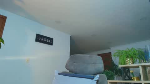 Snapshot of andrew_west_ chatting on 1, 12, 2025 ANDREW WEST online show from 1, 12, 2025