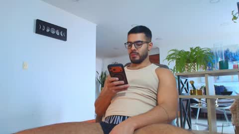 Snapshot of andrew_west_ chatting on 4, 12, 2025 ANDREW WEST online show from 4, 12, 2025