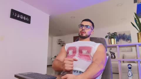 Snapshot of andrew_west_ chatting on 14, 12, 2025 ANDREW WEST online show from 14, 12, 2025