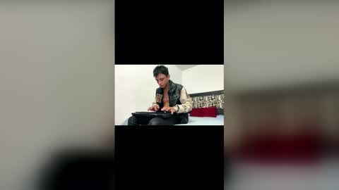 Snapshot of andrewcooper1 chatting on 28, 11, 2025 andrew online show from 28, 11, 2025