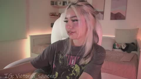 Victoria Senz  online show from 18, 9, 2025