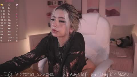 Victoria Senz  online show from 22, 11, 2025