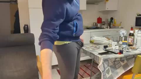 Snapshot of androx77 chatting on 4, 2, 2025 androx77 online show from 4, 2, 2025