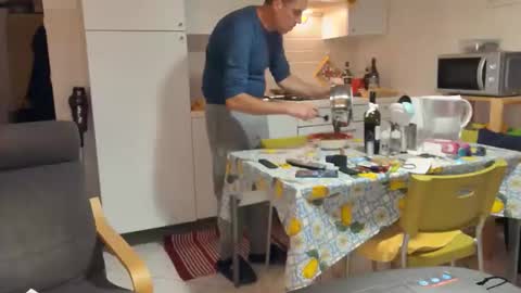 Snapshot of androx77 chatting on 4, 10, 2025 androx77 online show from 4, 10, 2025