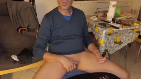 Snapshot of androx77 chatting on 24, 10, 2025 androx77 online show from 24, 10, 2025