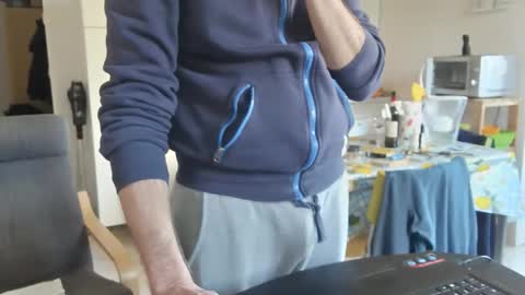 Snapshot of androx77 chatting on 17, 11, 2025 androx77 online show from 17, 11, 2025