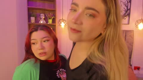 Snapshot of andy_and_emma chatting on 17, 12, 2024 andy_and_emma online show from 17, 12, 2024