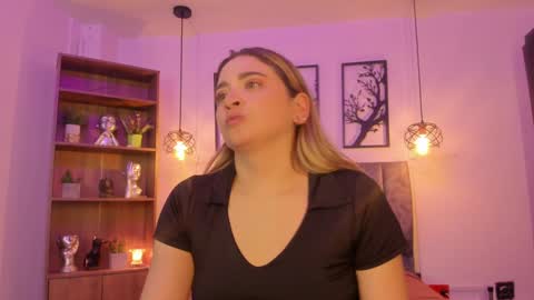 Snapshot of andy_and_emma chatting on 17, 12, 2024 andy_and_emma online show from 17, 12, 2024