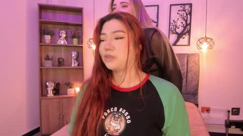 Snapshot of andy_and_emma chatting on 1, 1, 2025 andy_and_emma online show from 1, 1, 2025