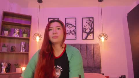 Snapshot of andy_and_emma chatting on 1, 1, 2025 andy_and_emma online show from 1, 1, 2025