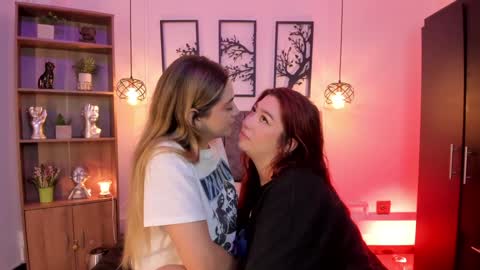 Snapshot of andy_and_emma chatting on 7, 2, 2025 andy_and_emma online show from 7, 2, 2025