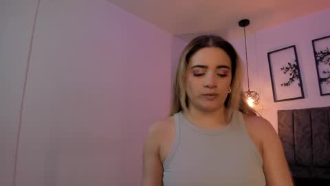 Snapshot of andy_and_emma chatting on 18, 2, 2025 andy_and_emma online show from 18, 2, 2025