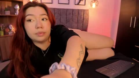 Snapshot of andy_and_emma chatting on 20, 2, 2025 andy_and_emma online show from 20, 2, 2025