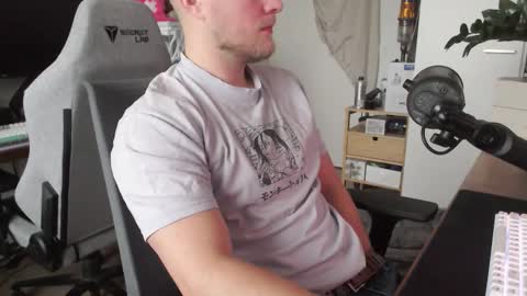 Snapshot of andycandy1994 chatting on 13, 11, 2025 andycandy1994 online show from 13, 11, 2025