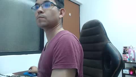 Snapshot of andyisasexmirrage chatting on 28, 12, 2024 Andres online show from 28, 12, 2024