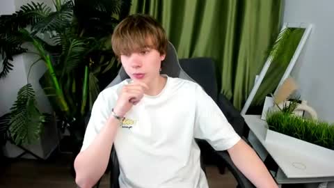 Snapshot of andyjey_ chatting on 25, 6, 2026 Mandy and Andy online show from 25, 6, 2026