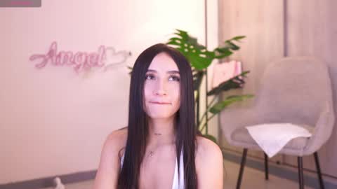 Snapshot of angeeel_ chatting on 19, 9, 2025 Angel online show from 19, 9, 2025