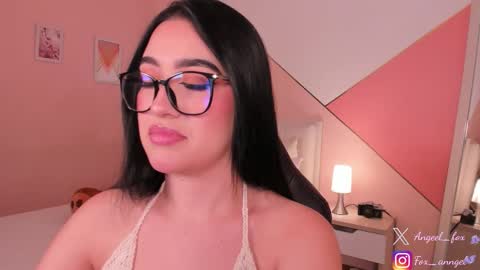 Snapshot of angeel_fox chatting on 9, 11, 2025 Angel online show from 9, 11, 2025